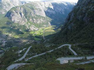 Dangerous Driving Roads on Earth Dangerous Driving Roads on Earth