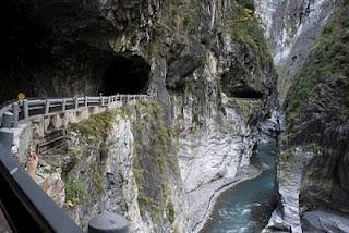 Dangerous Driving Roads on Earth Dangerous Driving Roads on Earth