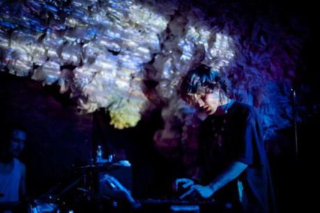 doldrums 5 550x366 UNKNOWN MORTAL ORCHESTRA PLAYED GLASSLANDS [PHOTOS]