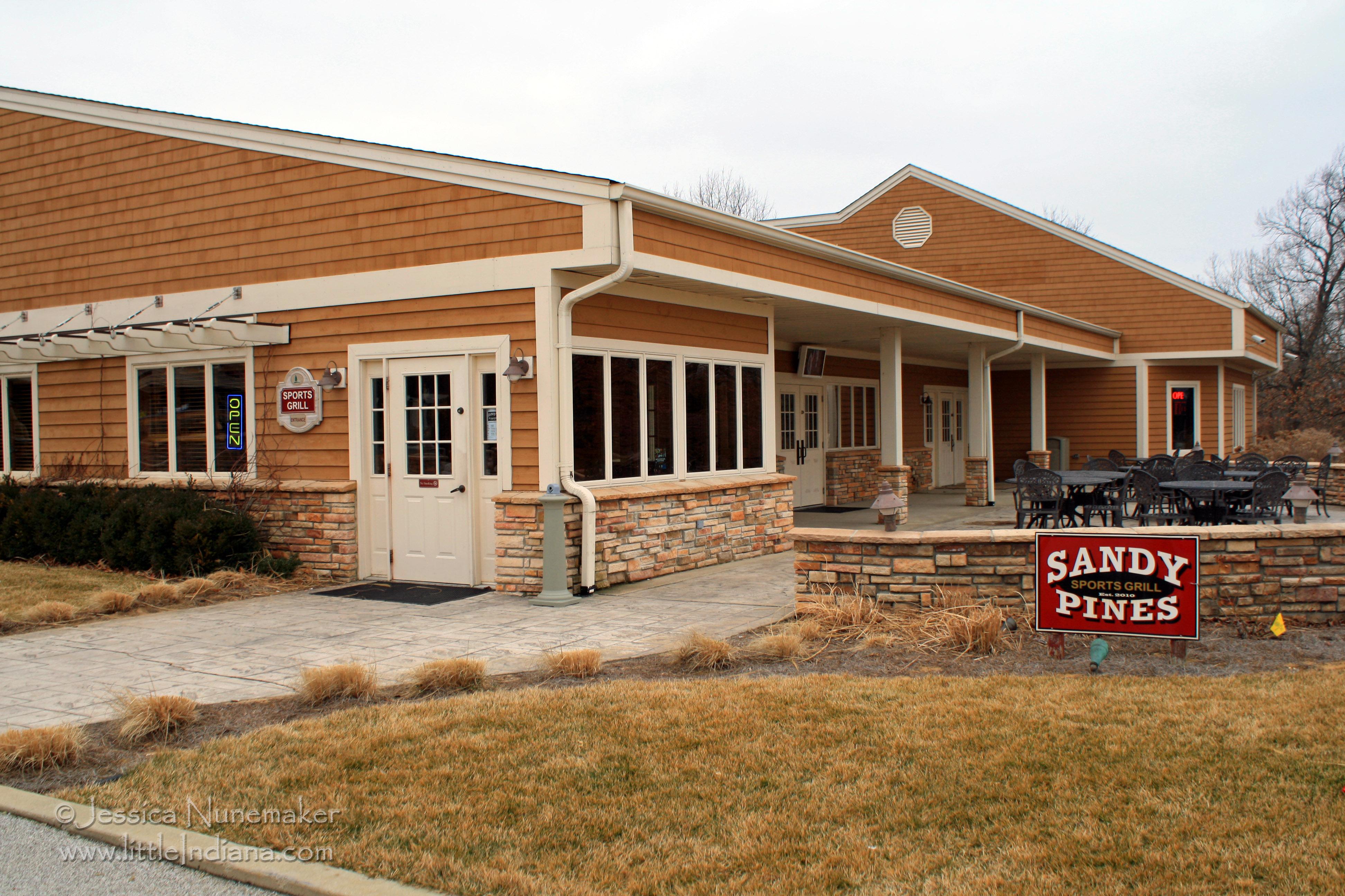 Sandy Pines Sports Grill: DeMotte, Indiana