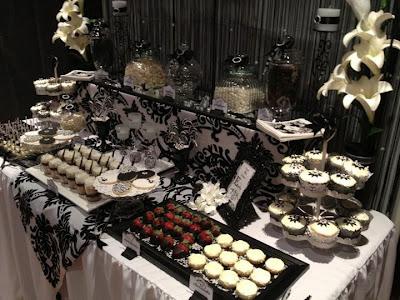 Black and White Elegant Table for 18th Birthday