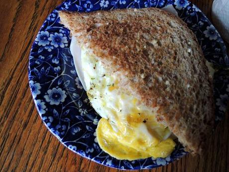 egg sandwich & blog keeping
