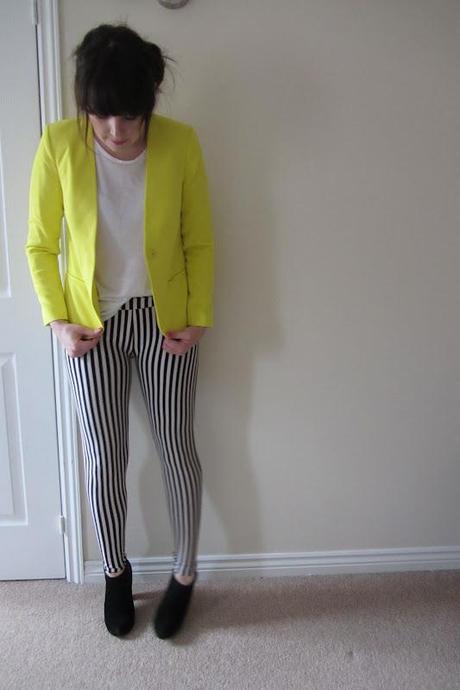 OOTD|| Yellow neon blazer and Beetlejuice leggings