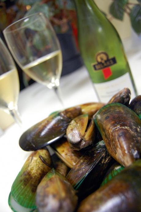 Mussels with cider, bacon and leeks