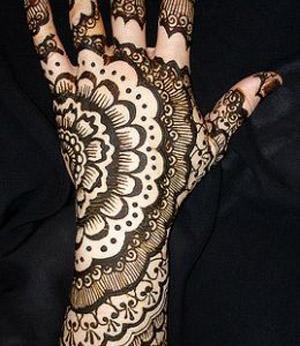 Beautiful Bridal Mahndi designs 2012