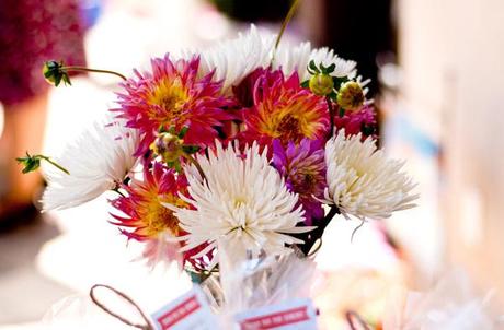 retro citrus bridal shower: farmer's market flowers, white mums, pink, coral, purple PHOTOS // Retro Citrus Bridal Shower