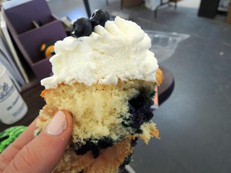 Blueberry muffin CUPCAKE! HolyI’mInHeavenNow!