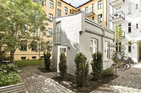 Norways-smallest-house-Scandi-style-grey Tiny house in Norway