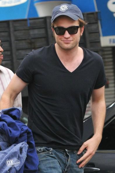 vneck aertwrk10 MEN’S FASHION BASICS: The V-Neck