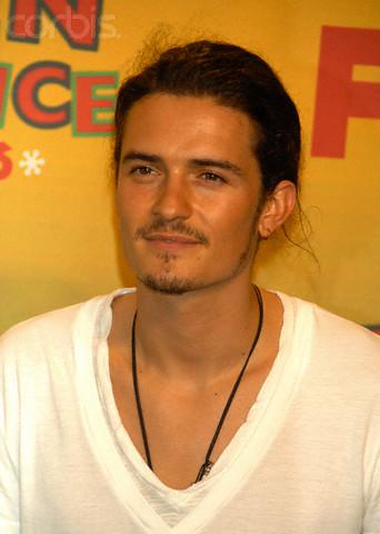 Orlando Bloom MEN’S FASHION BASICS: The V-Neck