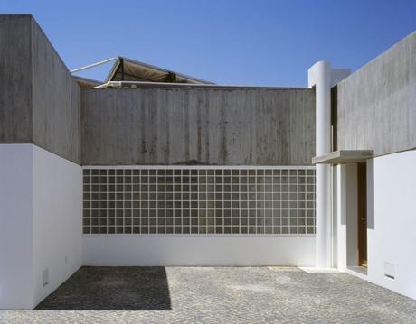 House in Azóia by Steven Evans + Ricardo Jacinto 2