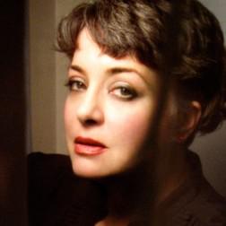 Support Women Artists Sunday: Kelly Hogan Support Women Artists Sunday: Kelly Hogan
