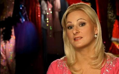 d6 Dance Moms: Leslie Is Back…Again. That Must Mean It’s Time To Throw Some Shade And Shovel Some Cake. This Is The Worst Birthday Party Ever!
