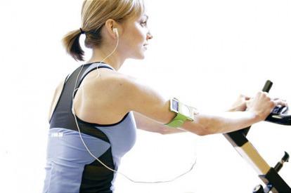 Hitting the Gym? Science Proves Bringing an iPod and Some Friends is a Good Idea.