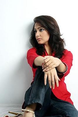 Pakistani Fashion Model Amina Karim Profile & Pictures