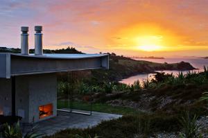 Island retreat by Fearon Hay architects