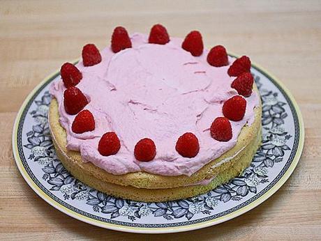 Duck Egg Sponge Cake with Raspberry Cream Icing (Raspberry Fluff Cake) Raspberry Fluff Cake