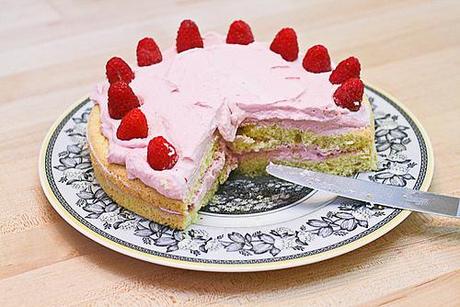Duck Egg Sponge Cake with Raspberry Cream Icing (Raspberry Fluff Cake) Raspberry Fluff Cake