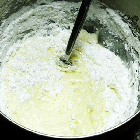 Simple Buttercream Frosting Mixed How To Make Buttercream Frosting Easy