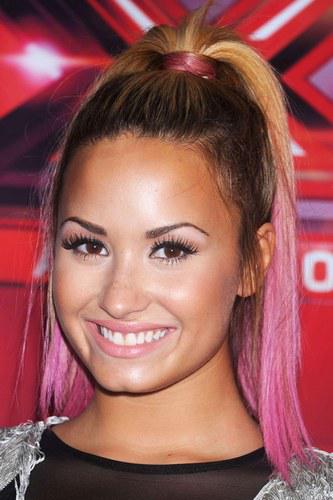 demi demi Celebrity Trend: Dip Dyed Ends