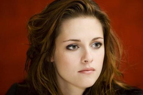 Kristen Stewart Rumors False About “Snow White Sequel”