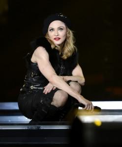 145117384LL010_MADONNA_MDNA Lasting lip color with Make Up For Ever Aqua Rouge, plus the latest news