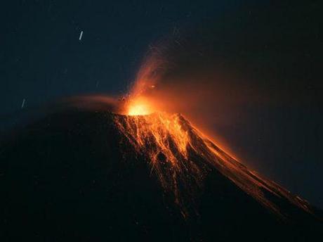 Ecuador’s Tungurahua volcano erupts