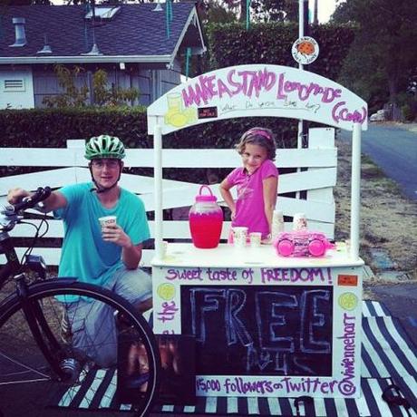 Little Girl Earns $30,000 from Lemonade Stand