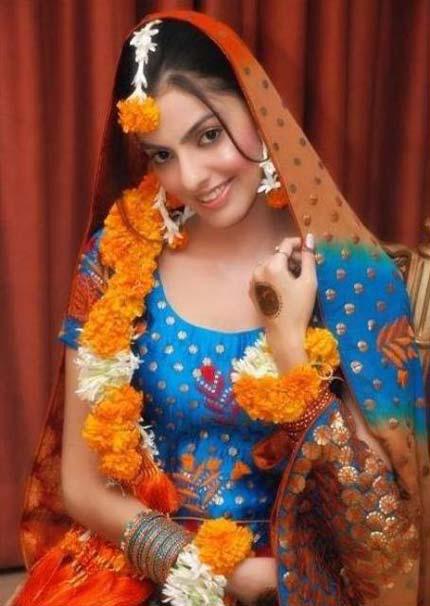 Bridal Mehndi Outfits
