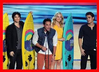 The Vampire Diaries Snags Six Awards on 2012 Teen Choice Awards
