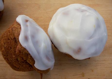 Carrot cake muffins with cream cheese icing Carrot cake muffins with cream cheese icing
