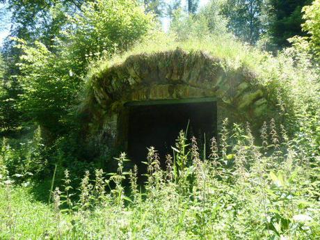 hiking in the black forest_bread oven hiking in the black forest_bread oven
