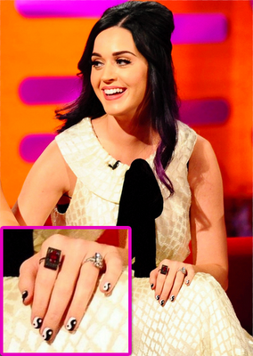 NOTD: Katy Perry Yin Yang Nails