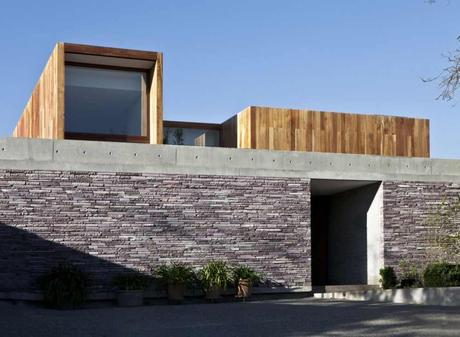 Casa La Dehesa by Elton+Léniz arquitectos asociados