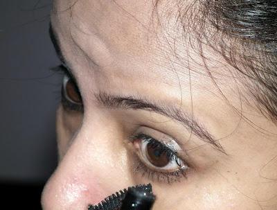 Review and Swatches: Lakme Eyeconic Range Kajal and Mascara Review and Swatches: Lakme Eyeconic Range Kajal and Mascara