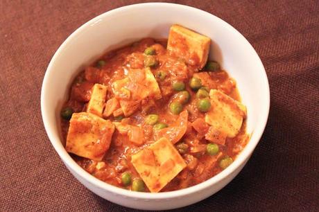 Mattar Tofu (A Healthy Version of Mattar Paneer!)