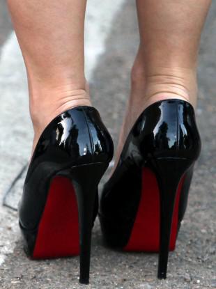 louboutin shoes 310x415 Louboutin wins red sole appeal