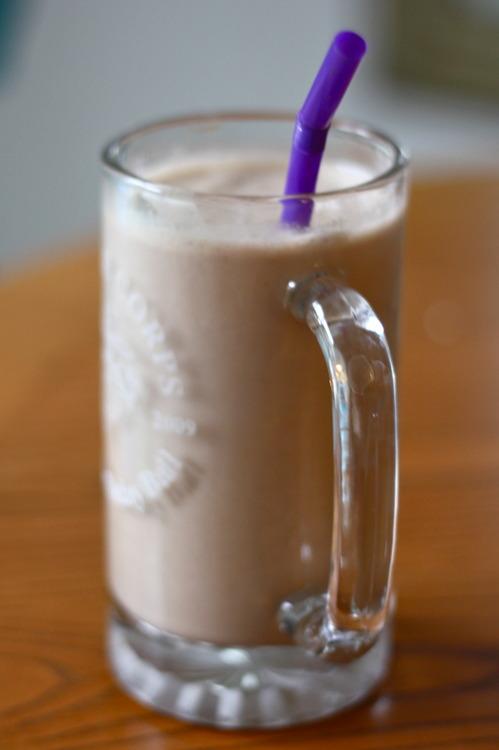 Jump Start Your Day! {Chocolate, Peanut Butter, Banana Smoothie}