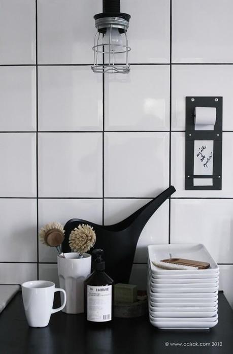 Black and White details in the kitchen