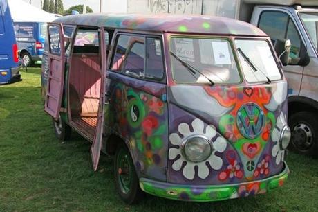 painted hippie bus, flowers yin yang and all of the Australian persuasion (from VW combi site)