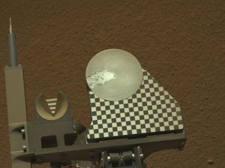 Curiosity finds strange, bright objects in Martian soil