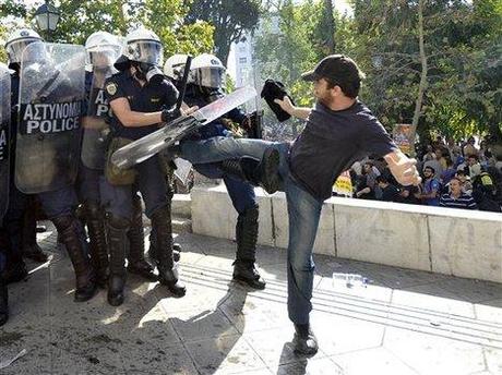 Protesters, police clash in Greece over gold mine