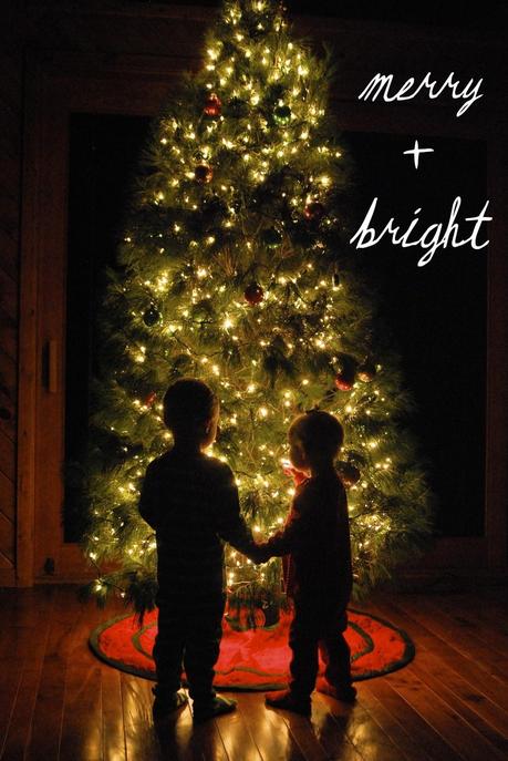 Christmas Tree Five Creative Photography Ideas for Family Christmas Cards – Toddlers