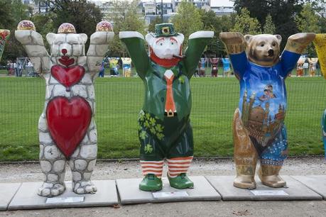 The United Buddy Bears at the Champ de Mars in Paris, France (photo by Sophie Robichon / Mairie de Paris)