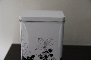 Containers for Storing Tea Leaves