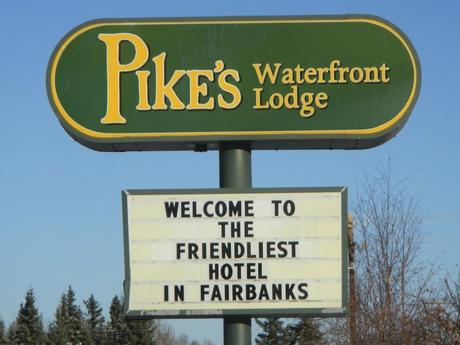 Pikes Waterfront Lodge Sign