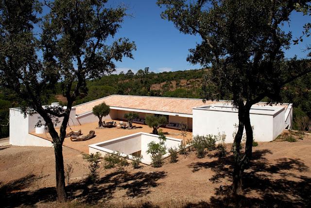 Casa Alta by AS/D Asociación de Diseño Casa no Alentejo by Inês Lobo