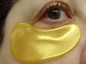bella mask on2 Bella Semplice masks make you look so “bella”