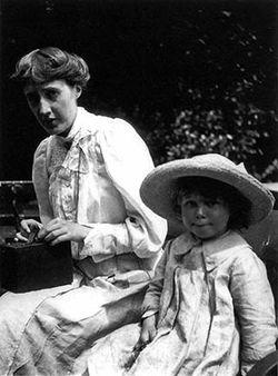 Virginia Woolf with child