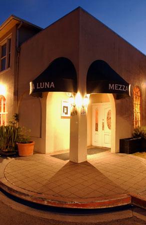 Between here and there… Landis Shores Luxury Inn and Mezzaluna… Icing on a wine country cake Between here and there… Landis Shores Luxury Inn and Mezzaluna… Icing on a wine country cake
